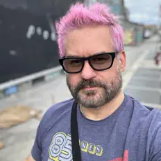 Humans, etc.を聴いたり、ミュージックビデオを鑑賞したり、経歴やツアー日程などを確認したりしましょう！