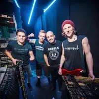 Escucha a undefined, mira videos musicales, lee su biografía, consulta las fechas de las gira y más.