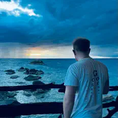 Fonixを聴いたり、ミュージックビデオを鑑賞したり、経歴やツアー日程などを確認したりしましょう！