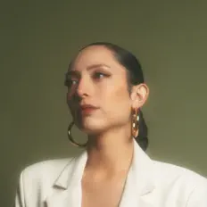 Yael Santé을(를) 듣고, 뮤직 비디오를 보고, 약력을 읽고, 투어 일정 등을 확인하세요!