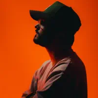 Luister naar undefined, bekijk muziekvideo's, lees de bio, bekijk de tourdata, en meer!