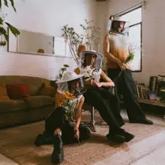 Escucha a kiut, mira vídeos musicales, lee la biografía, consulta fechas de giras y mucho más.