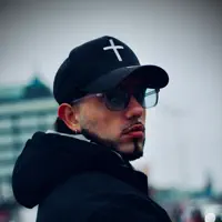 undefined dinle, müzik videolarını izle, biyografisini oku, tur tarihlerini ve daha fazlasını gör!