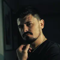 Ascolta undefined, guarda video musicali, leggi la biografia, vedi le date del tour & altro!