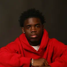 Calipeを聴いたり、ミュージックビデオを鑑賞したり、経歴やツアー日程などを確認したりしましょう！