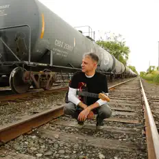 Poslechněte si interpreta Spiros Exaras, sledujte hudební videa, přečtěte si životopis, podívejte se na data turné a další informace.