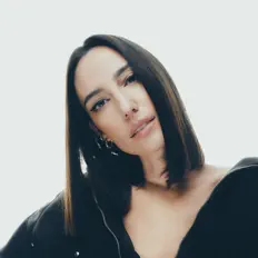 Amelie Lens을(를) 듣고, 뮤직 비디오를 보고, 약력을 읽고, 투어 일정 등을 확인하세요!