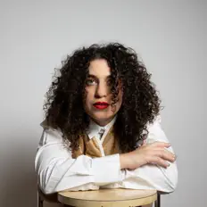 Naama Guggenheimを聴いたり、ミュージックビデオを鑑賞したり、経歴やツアー日程などを確認したりしましょう！