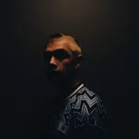 Poslechněte si interpreta undefined, sledujte hudební videa, přečtěte si životopis, podívejte se na data turné a další informace.