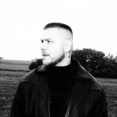 Poslechněte si interpreta Daniell, sledujte hudební videa, přečtěte si životopis, podívejte se na data turné a další informace.