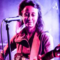 收听 Cracked Wheat、观看音乐视频、阅读小传、查看巡演日期等 ！