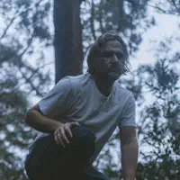 Ouça undefined, assista a videoclipes, leia a biografia, veja as datas das turnês e mais!