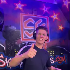 Écoutez Ryan Best, regardez des vidéoclips, lisez la biographie, consultez les dates de tournée et plus encore !