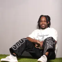 Dengarkan undefined, tonton video musik, baca bio, lihat tanggal tur & lainnya!