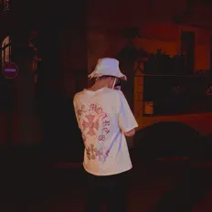 Poslechněte si interpreta Bvnban, sledujte hudební videa, přečtěte si životopis, podívejte se na data turné a další informace.