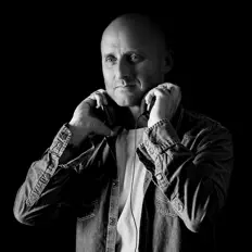 Ouve Farone, vê vídeos de música, lê a biografia, vê as datas da digressão e muito mais!