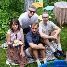 Escucha a Brnda, mira videos musicales, lee su biografía, consulta las fechas de las gira y más.