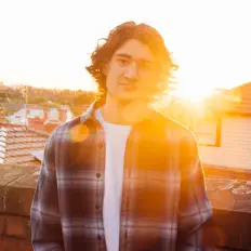 Ascolta Jake Stone, guarda video musicali, leggi la biografia, vedi le date del tour & altro!