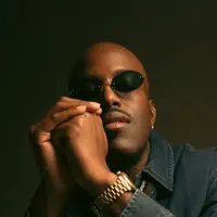 Ascolta undefined, guarda video musicali, leggi la biografia, vedi le date del tour & altro!