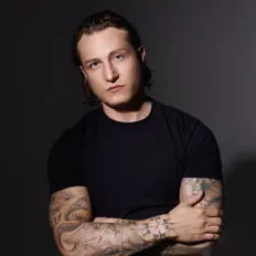 Escucha a Demy Lee, mira videos musicales, lee su biografía, consulta las fechas de las gira y más.