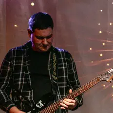 聆聽 Rezectum、觀看音樂影片、閱讀小傳、查看巡演日期等！