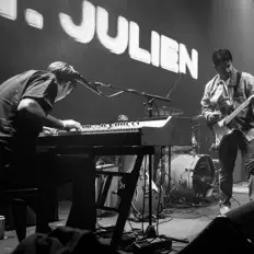 收听 St. Julien、观看音乐视频、阅读小传、查看巡演日期等 ！