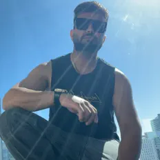 Raja Kahlon을(를) 듣고, 뮤직 비디오를 보고, 약력을 읽고, 투어 일정 등을 확인하세요!