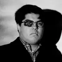 收听 undefined、观看音乐视频、阅读小传、查看巡演日期等 ！