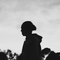 layn을(를) 듣고, 뮤직 비디오를 보고, 약력을 읽고, 투어 일정 등을 확인하세요!