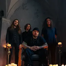 Ouve SEAGRAVE, vê vídeos de música, lê a biografia, vê as datas da digressão e muito mais!