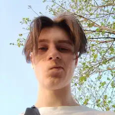 聆聽 TISSIALE、觀看音樂影片、閱讀小傳、查看巡演日期等！