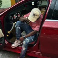 Poslechněte si interpreta Giko Fendi, sledujte hudební videa, přečtěte si životopis, podívejte se na data turné a další informace.