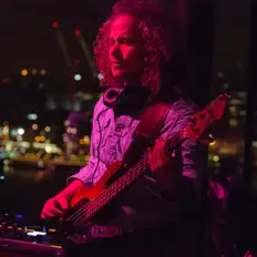 Poslechněte si interpreta Oded Nir, sledujte hudební videa, přečtěte si životopis, podívejte se na data turné a další informace.