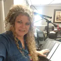 Hör dir undefined an, schau dir Musikvideos an, lies die Biografie, finde Tourdaten und mehr!