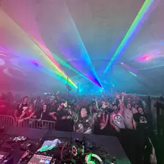 Dengarkan FREESBASS, tonton video musik, baca bio, lihat tanggal tur & lainnya!