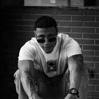 undefined dinle, müzik videolarını izle, biyografisini oku, tur tarihlerini ve daha fazlasını gör!