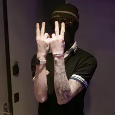 22casa सुनें, म्यूज़िक वीडियो देखें, बायो पढ़ें, दौरे की तारीखें और बहुत कुछ देखें!