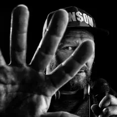 Ακούστε περιεχόμενο από Flixton, παρακολουθήστε μουσικά βίντεο, διαβάστε το βιογραφικό, δείτε ημερομηνίες περιοδείας, και πολλά ακόμη!