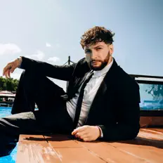 Poslechněte si interpreta NAPEREXRESTI, sledujte hudební videa, přečtěte si životopis, podívejte se na data turné a další informace.