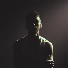 Ouve NAYEL, vê vídeos de música, lê a biografia, vê as datas da digressão e muito mais!