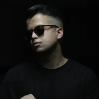 收听 undefined、观看音乐视频、阅读小传、查看巡演日期等 ！