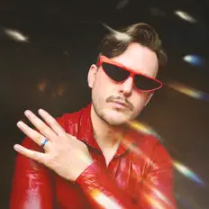 收听 StarSeer、观看音乐视频、阅读小传、查看巡演日期等 ！