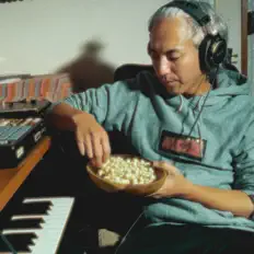 Escucha a Mudra Ito, mira vídeos musicales, lee la biografía, consulta fechas de giras y mucho más.