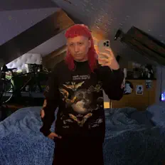 Ascolta ŁįŁ Mįį VęRšė, guarda video musicali, leggi la biografia, vedi le date del tour & altro!