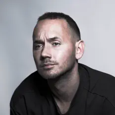 Ouça MARTIN, assista a videoclipes, leia a biografia, veja as datas das turnês e mais!