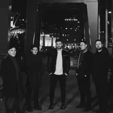 Malisangu सुनें, म्यूज़िक वीडियो देखें, बायो पढ़ें, दौरे की तारीखें और बहुत कुछ देखें!