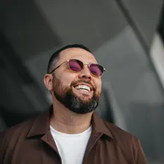 Ascolta Шантарам, guarda video musicali, leggi la biografia, vedi le date del tour & altro!