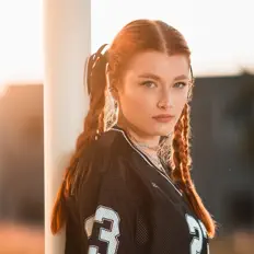 Ακούστε περιεχόμενο από Niffi, παρακολουθήστε μουσικά βίντεο, διαβάστε το βιογραφικό, δείτε ημερομηνίες περιοδείας, και πολλά ακόμη!