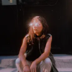 Dengarkan May Flowers, tonton video musik, baca bio, lihat tanggal tur & lainnya!