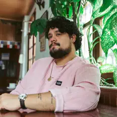 收听 Carlos Vallarino、观看音乐视频、阅读小传、查看巡演日期等 ！